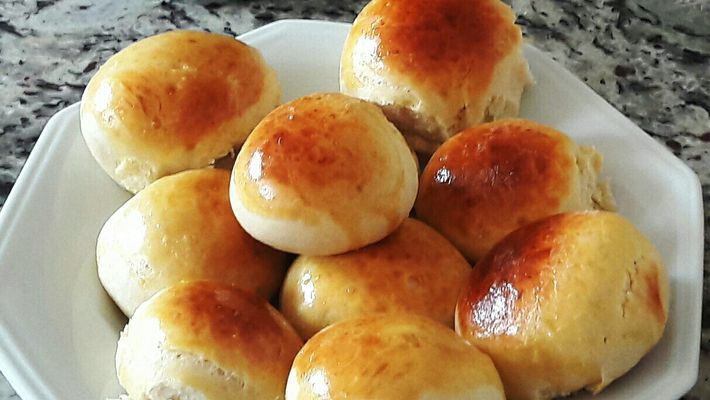 PÃO DE BATATA COM REQUEIJÃO